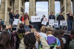 Verkündung der Ergebnisse der Selbstverpflichtungsaktion gegen Kurzstreckenflüge am Brandenburger Tor, Berlin, 20.09.2019